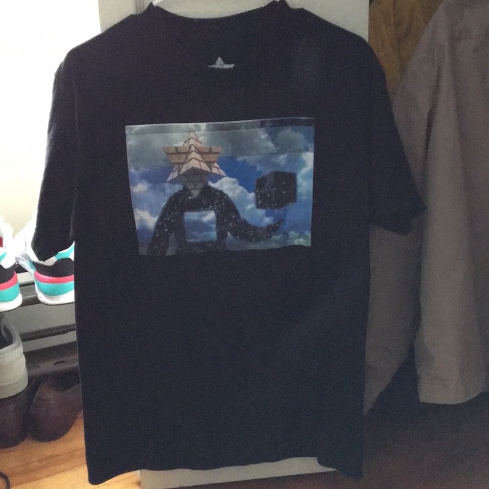 Pyramid country T-shirt